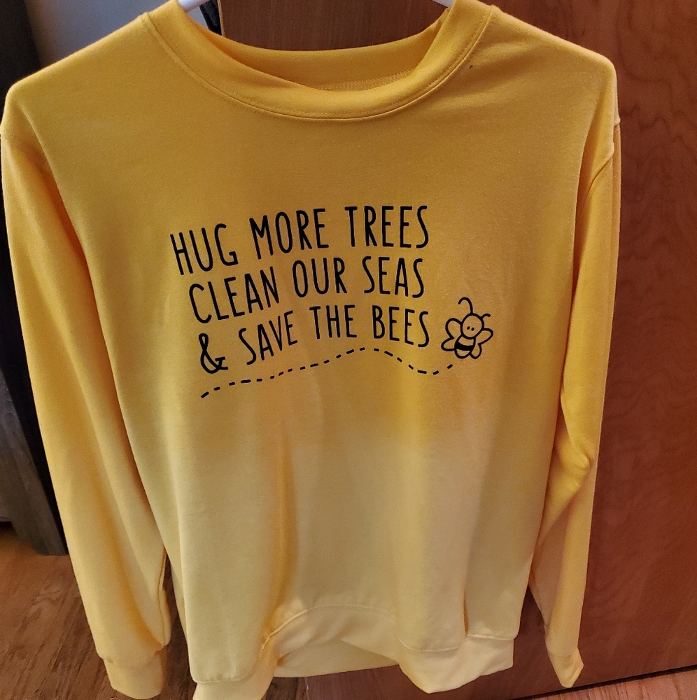 Yellow Crewneck
Fashion Bee Letter HUG MORE TREES